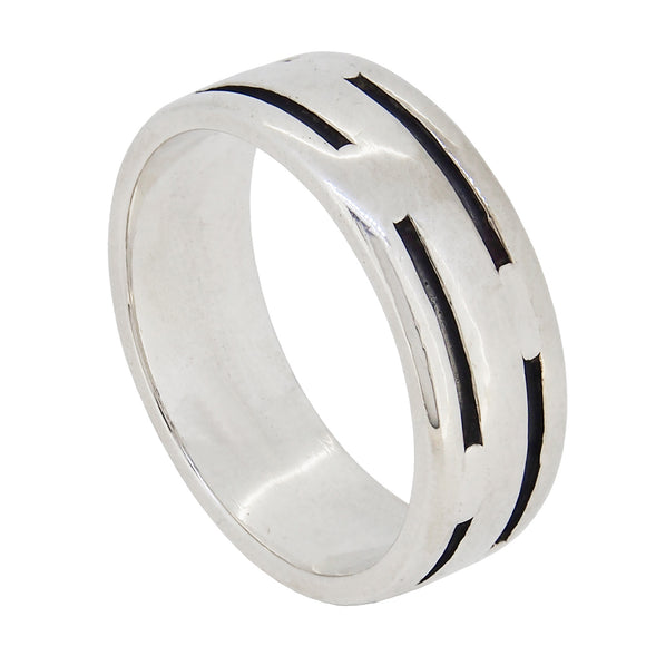 A modern, silver, grooved band ring