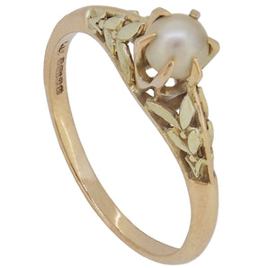 A modern, 14ct yellow gold, pearl set, single stone ring.
