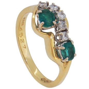 A modern, 18ct yellow gold, emerald & diamond set, seven stone abstract ring.