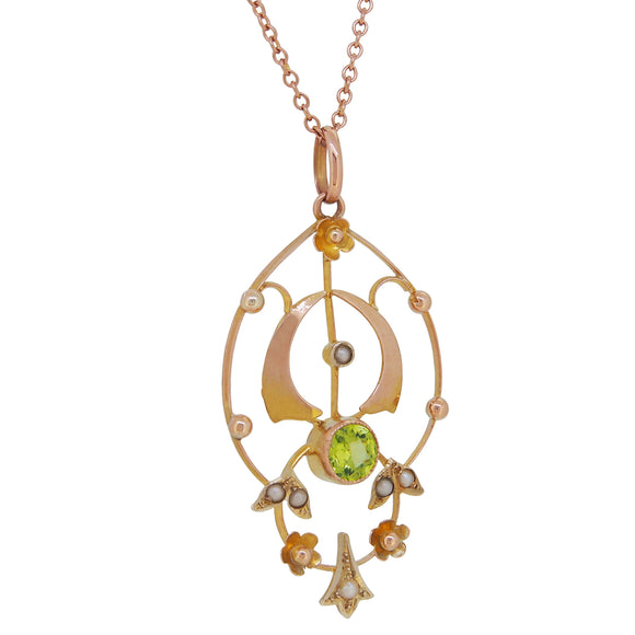 An Edwardian, yellow gold, peridot & pearl set pendant & chain