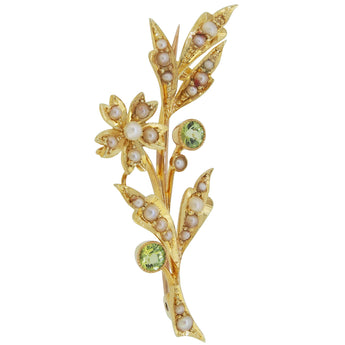 An Edwardian, 15ct yellow gold, peridot & seed pearl set spray brooch.