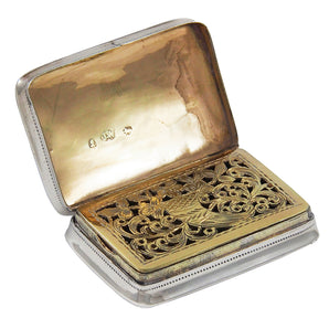 A Georgian, silver & silver gilt, rectangular vinaigrette with an engraved decorated lid, vacant cartouche & pierced silver gilt grille.