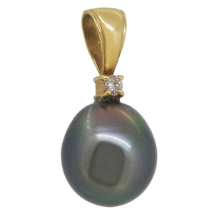 A modern, 18ct yellow gold, Tahitian pearl & diamond set pendant