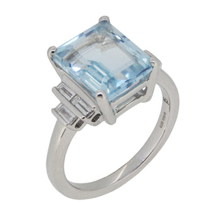 A modern, 18ct white gold, aquamarine &amp; diamond set, seven stone ring