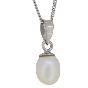 A modern, silver, freshwater pearl set pendant & chain