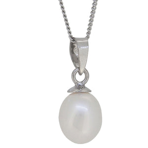 A modern, silver, freshwater pearl set pendant & chain