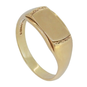A modern, 9ct yellow gold, oblong signet ring