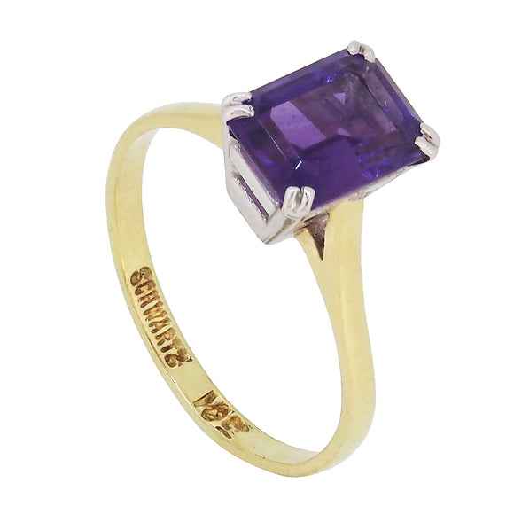 A modern, 18ct yellow gold, amethyst set, single stone ring