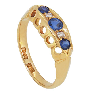 An Edwardian, 18ct yellow gold, sapphire & diamond set, five stone ring