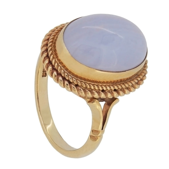 A modern, 9ct yellow gold, blue lace agate set, single stone ring with a double cord border