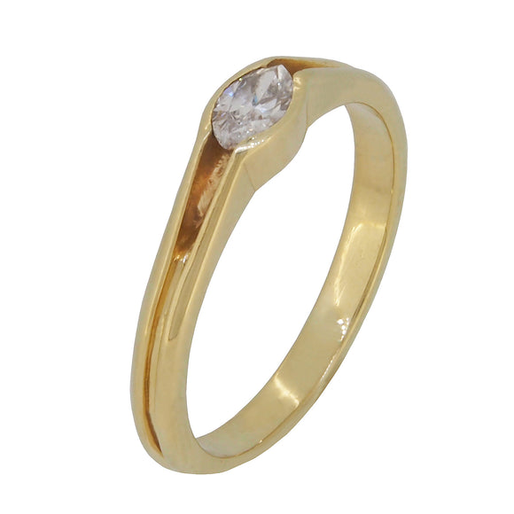 A modern, 18ct yellow gold, marquise cut diamond set, single stone ring