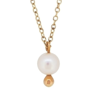 A modern, 9ct yellow gold, cultured pearl set pendant & chain