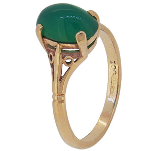 A modern, 9ct yellow gold, green carnelian set, single stone ring.