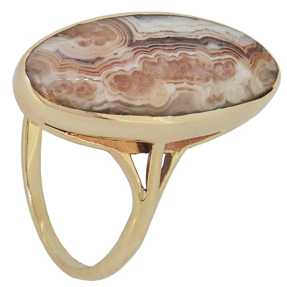 A modern, 9ct yellow gold, brown & white crazy lace agate set single stone ring