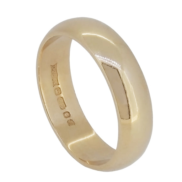 A modern, 9ct yellow gold wedding ring