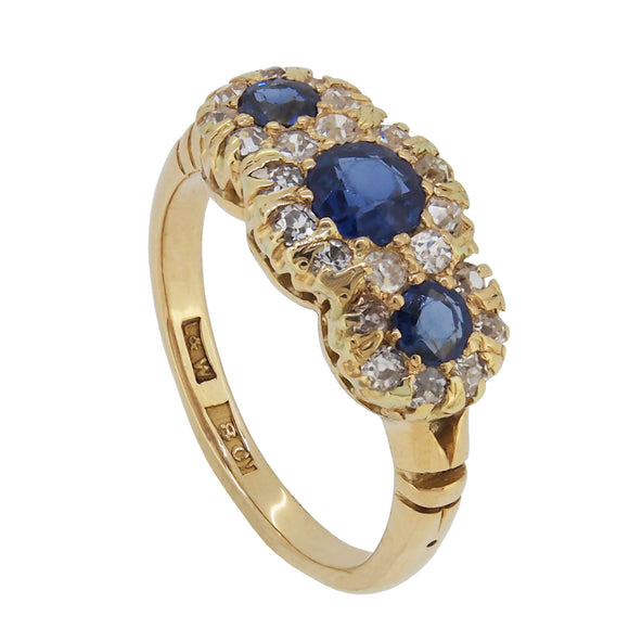 An Edwardian, 18ct yellow gold, sapphire & diamond set triple cluster ring