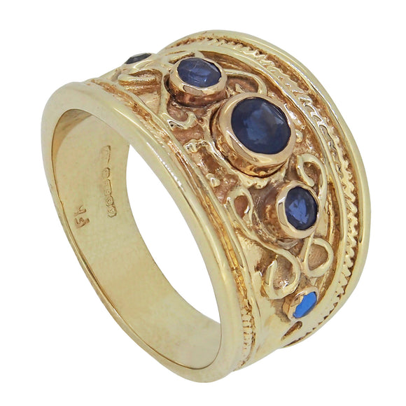 A modern, 14ct yellow gold, sapphire set, five stone, Etruscan ring