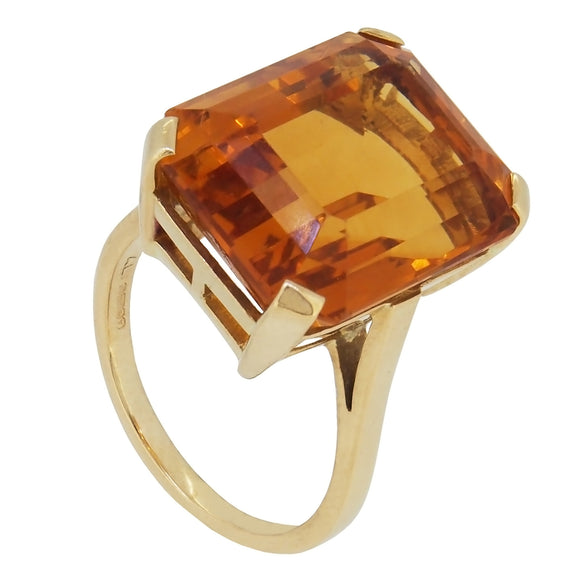 A modern, 18ct yellow gold, rectangular citrine set, single stone ring