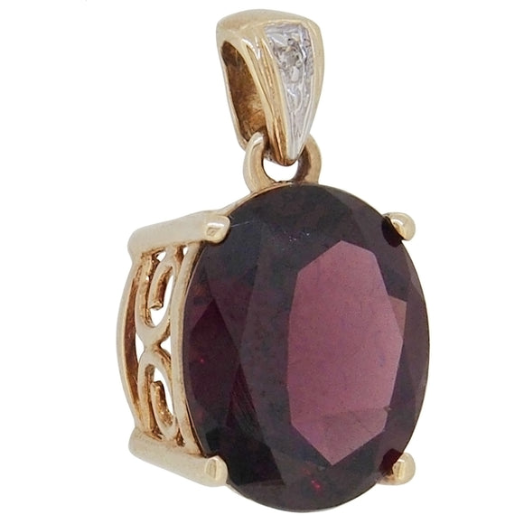 A modern, 9ct yellow gold, oval garnet set pendant.