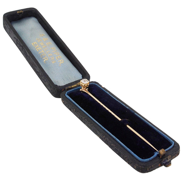 An Edwardian, yellow gold, old fashioned brilliant cut diamond set stick pin & fitted case.